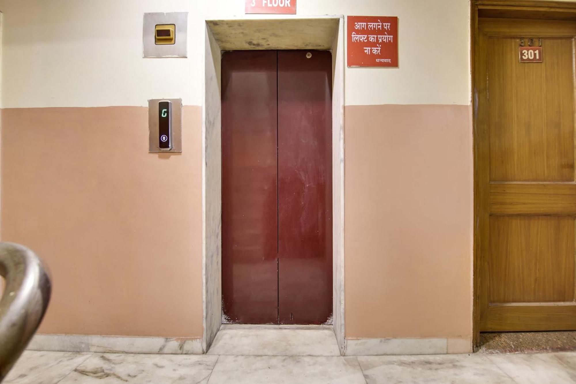Hotel O Sunshine Palace Delhi  Exteriör bild