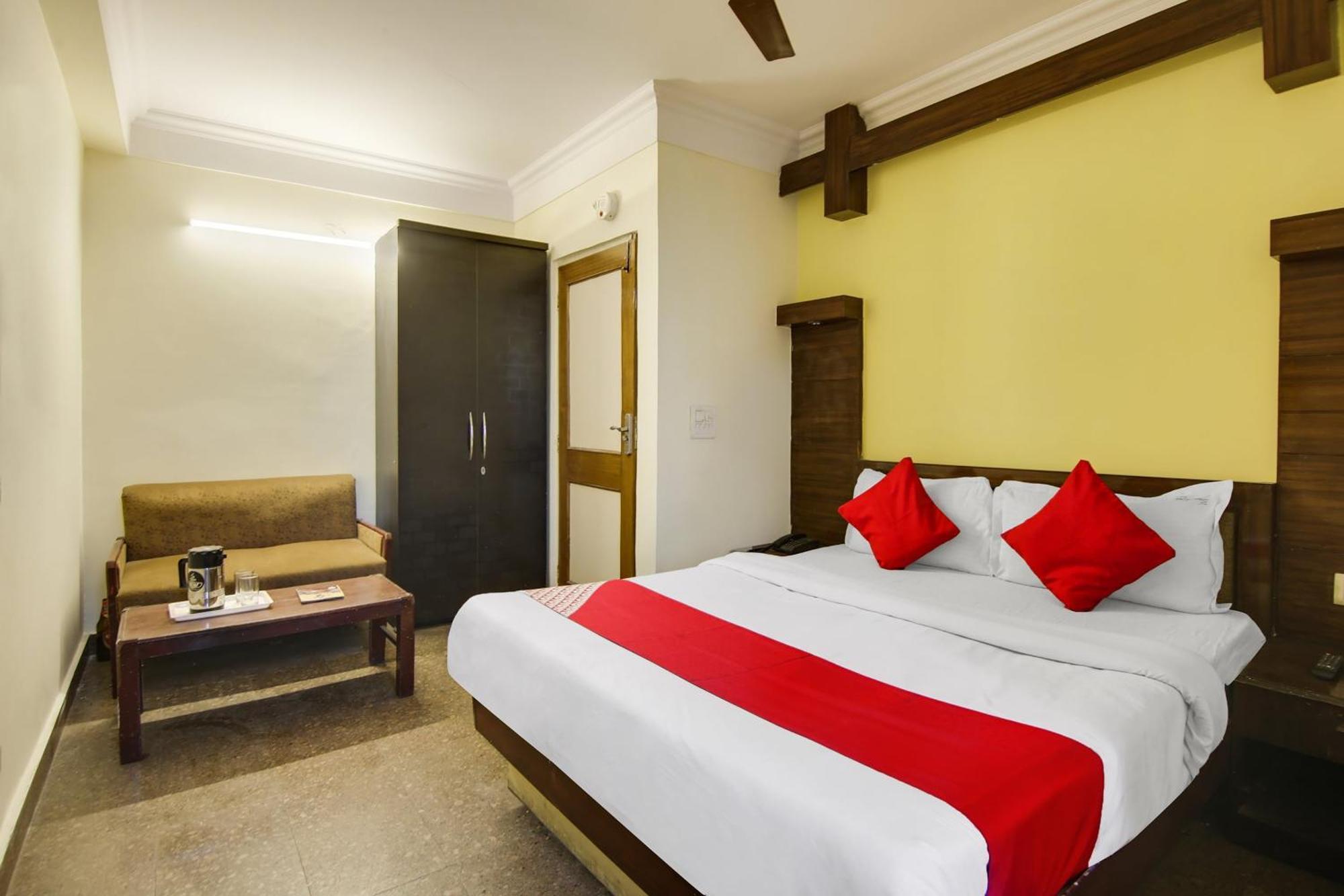 Hotel O Sunshine Palace Delhi  Exteriör bild